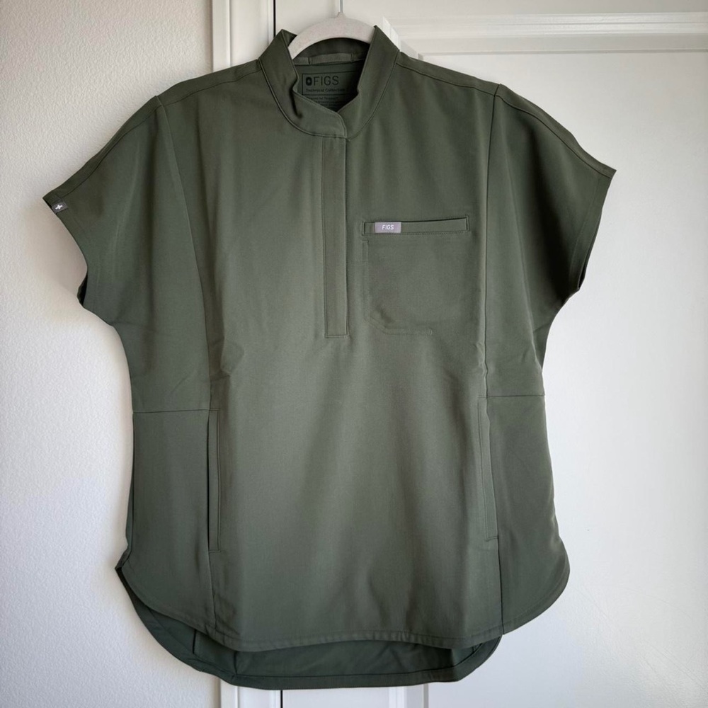 Figs Montex Relaxed Mock Neck Scrub Top in Moss, size small - Picture 4 of 9